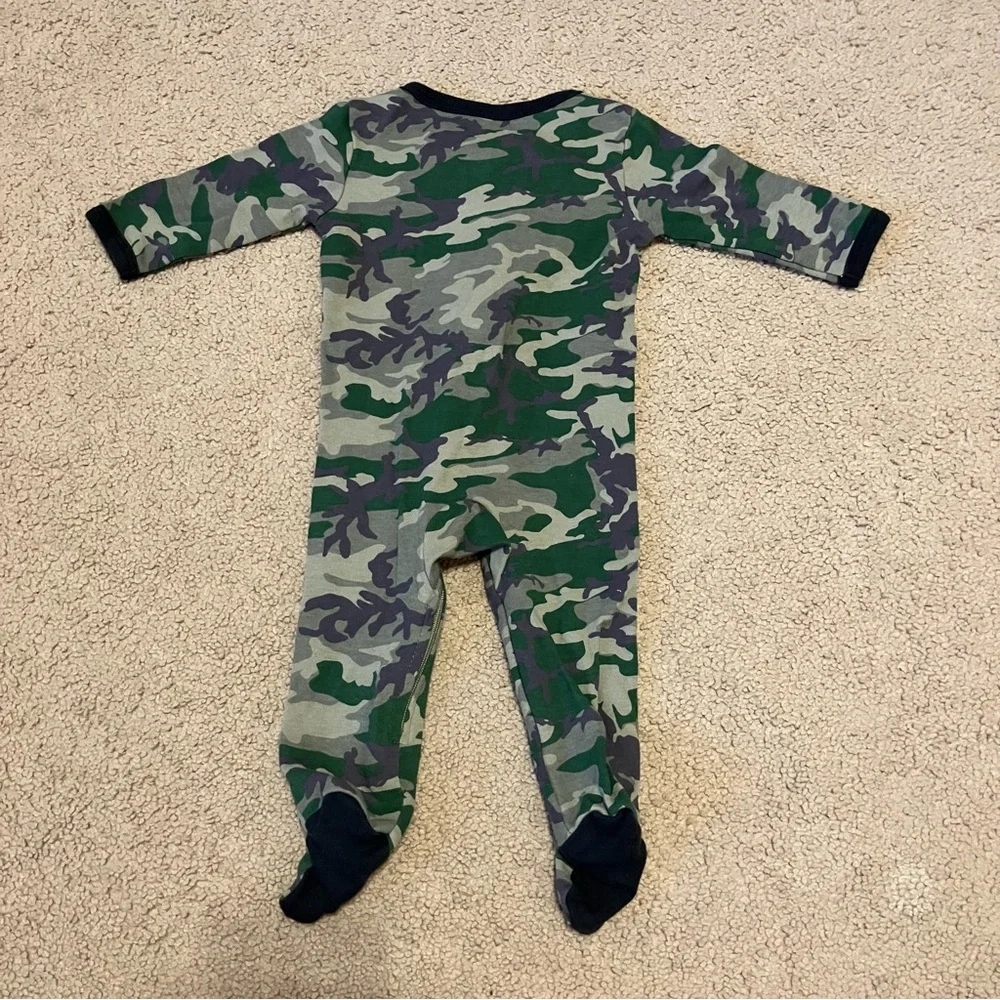 The Peanutshell Footed Baby‎ Boy’s Camo Sleeper Sz 3 Months *LIKE NEW*